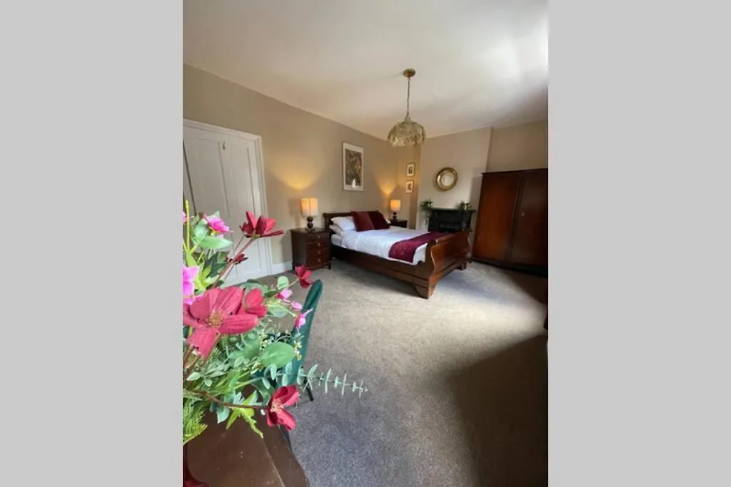 Queens Boutique House City Centre With Parking Chester 0*,